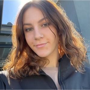 Meet your Posher, Chloe